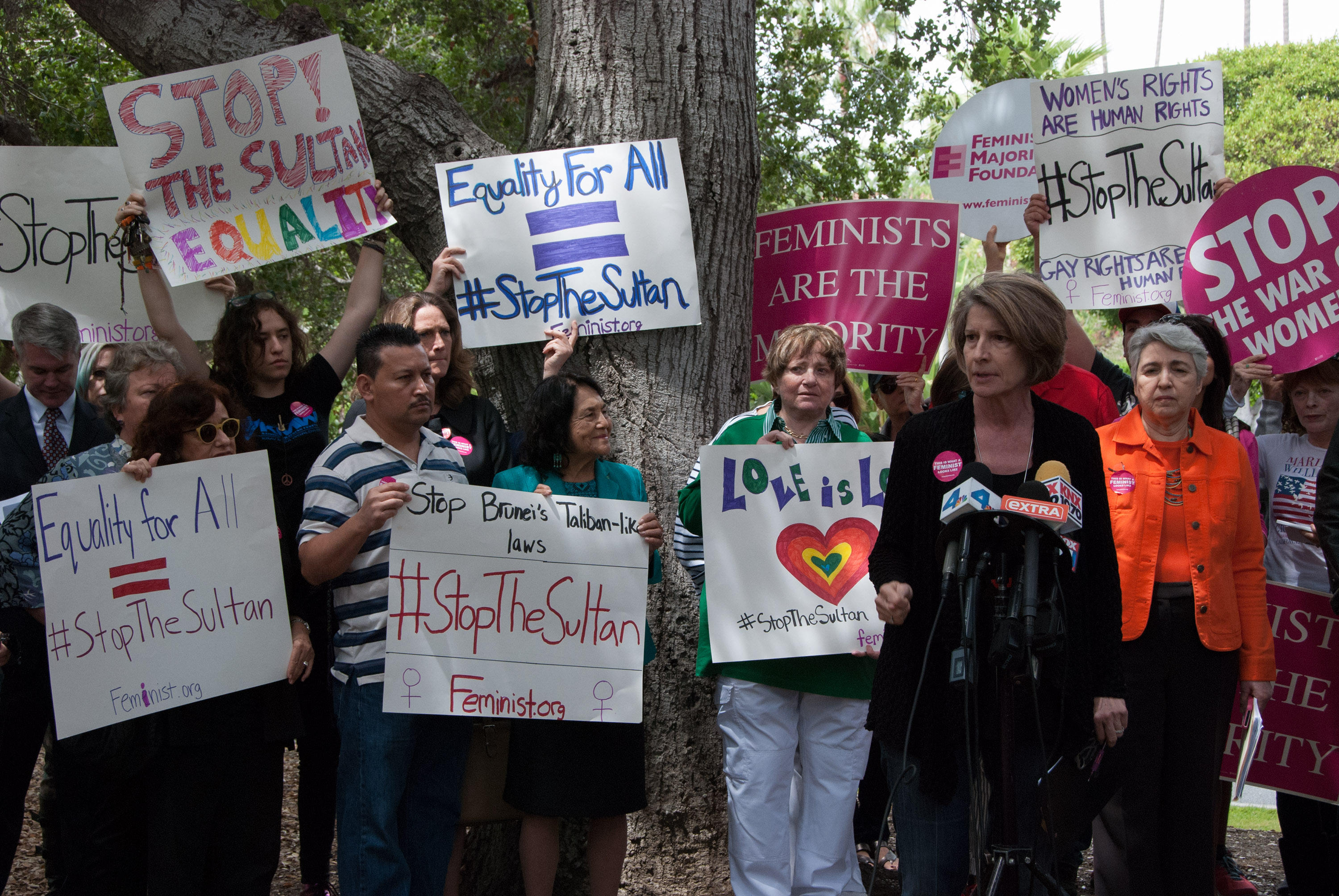 Photos Feminists Rally Across From The Beverly Hills Hotel To