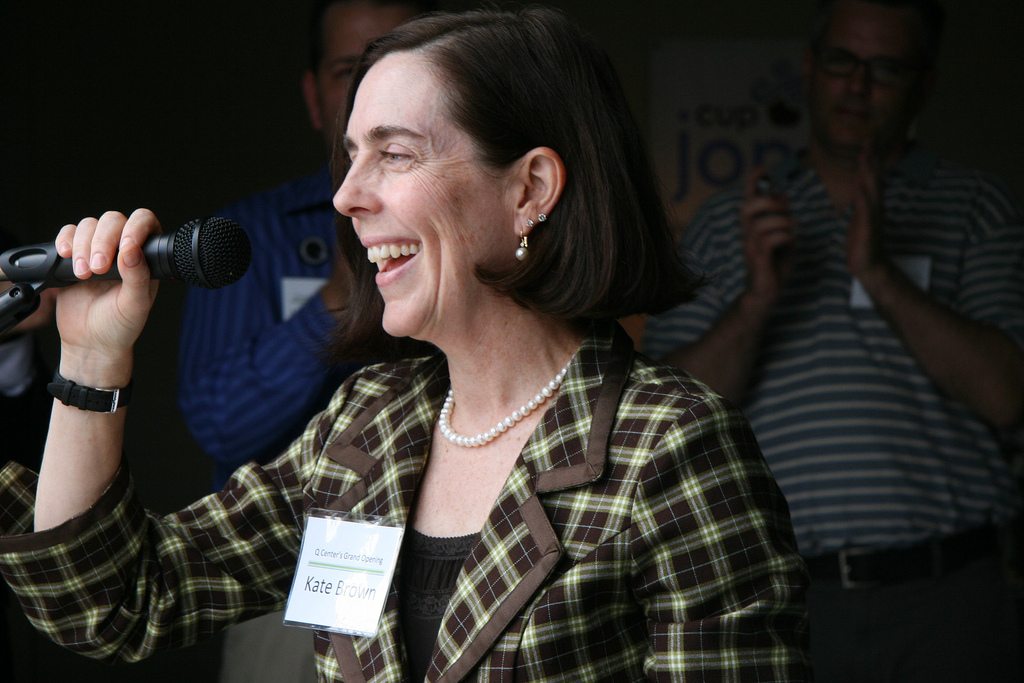 Kate Brown Just Became Americas First Ever Openly Bisexual Governor Feminist Majority Foundation 1714